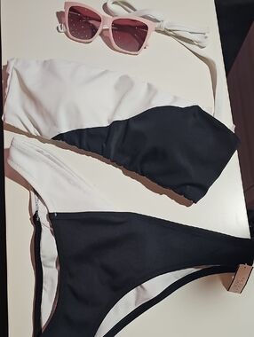 Victoria's Secret Black and White Bikini M/L